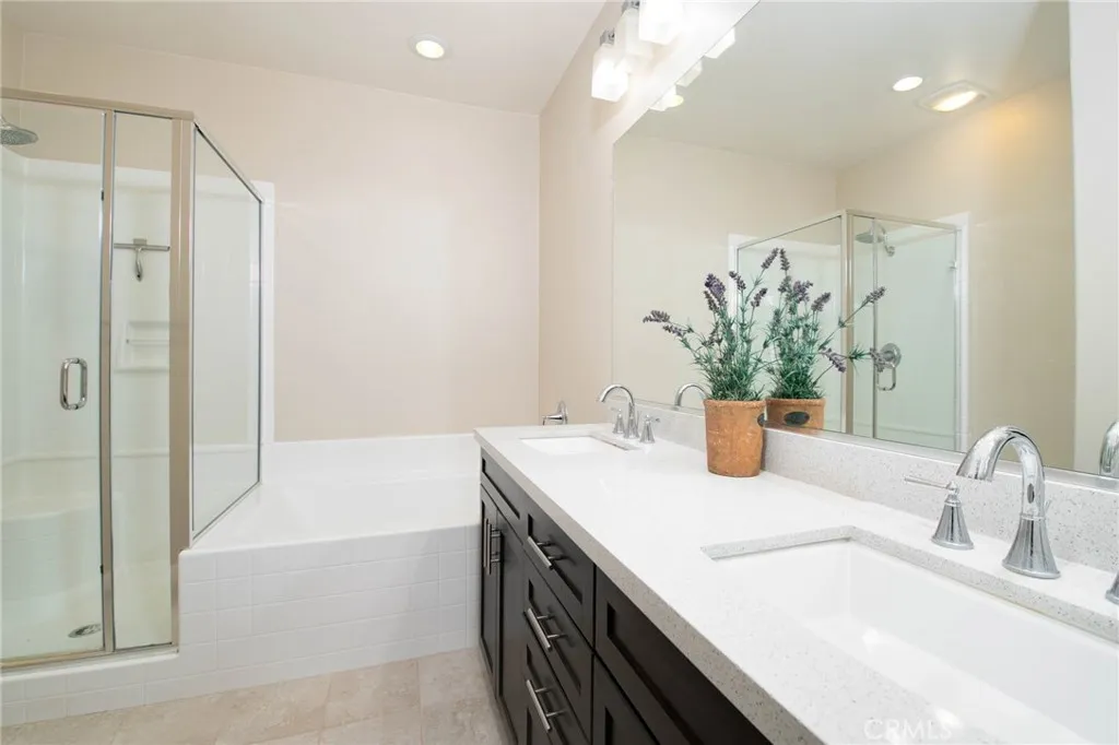 717 S Azusa Avenue C, Azusa, California 91702 home-pic-12